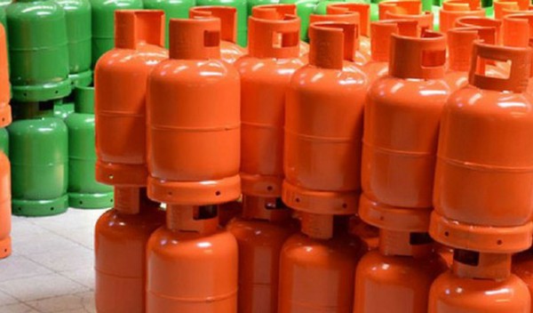 Giá gas của một số thương hiệu giảm mạnh 150.000 đồng/bình 45kg