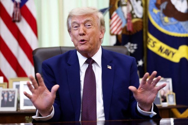 Hạ viện 'tuýt còi' quyền chiến tranh của ông Trump với Iran