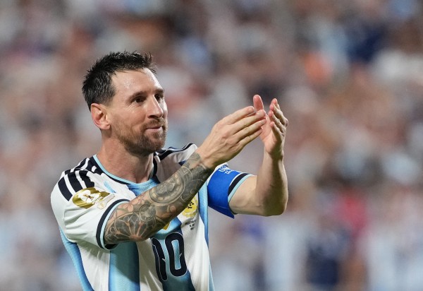 Haaland trầm trồ thán phục kỷ lục của Messi, gọi đàn anh vĩ đại là 'gã điên'