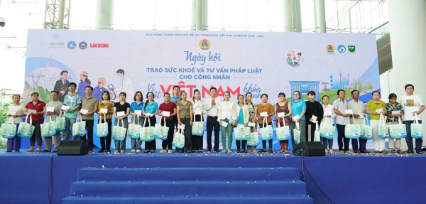 Hơn 2.000 công nhân TP.HCM được khám sức khỏe, tư vấn pháp luật miễn phí Hơn 2.000 công nhân TP.HCM được khám sức khỏe, tư vấn pháp luật miễn phí