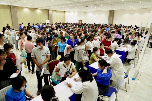 Hơn 2.000 công nhân TP.HCM được khám sức khỏe, tư vấn pháp luật miễn phí Hơn 2.000 công nhân TP.HCM được khám sức khỏe, tư vấn pháp luật miễn phí