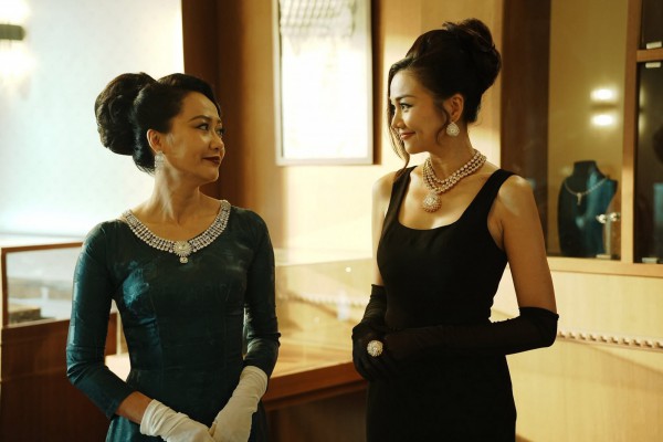 Hồng Ánh mặc 15 bộ áo dài, khán giả khen vóc dáng quá chuẩn
