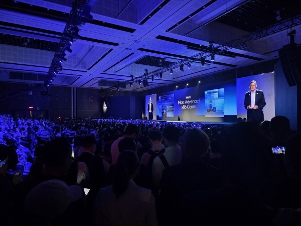 Intel mở rộng Core Ultra Series 3 sang robot và AI biên tại Computex 2026