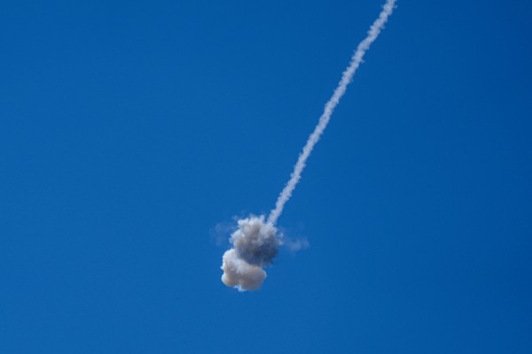 Iran, Israel tuyên bố chấm dứt hành động thù địch sau đợt tấn công lớn Iran, Israel tuyên bố chấm dứt hành động thù địch sau đợt tấn công lớn