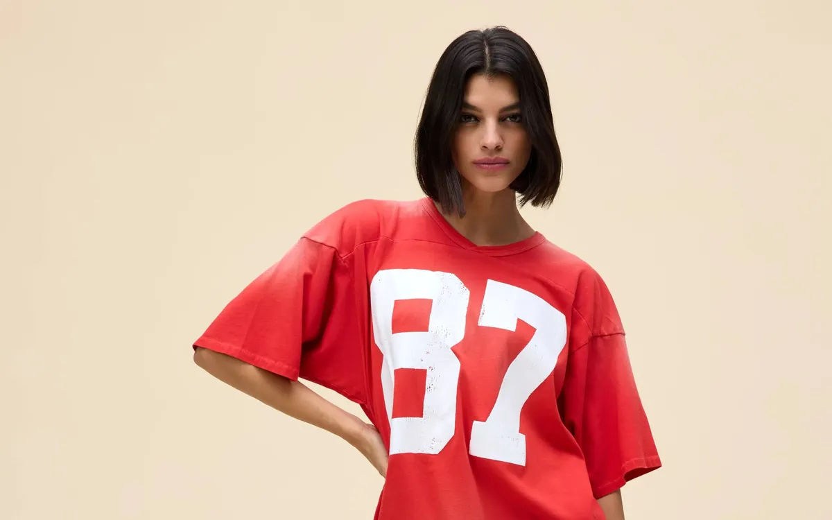 Khi thời trang sân cỏ xuống phố