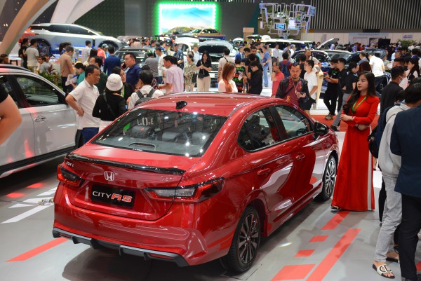 Liên tiếp để Mazda2 vượt mặt, Honda City tăng ưu đãi giảm giá tìm lại sức hút