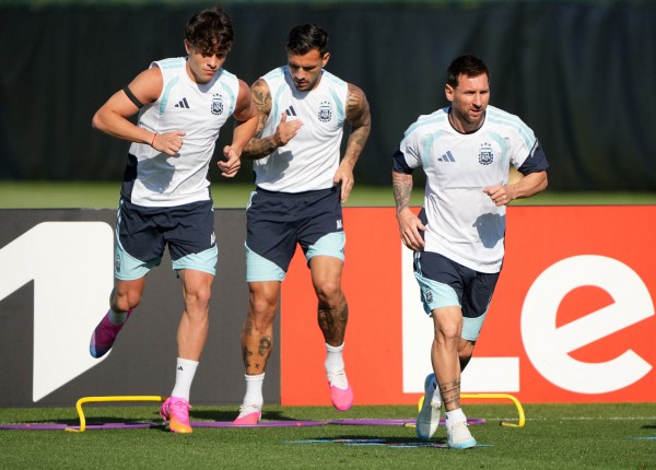 Messi bất ngờ không họp báo trước World Cup 2026, HLV Scaloni nói gì?