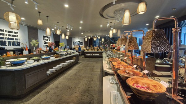 Mua ảnh check-in giá 10.000 đồng/tấm để 'phông bạt' cuộc sống sang chảnh