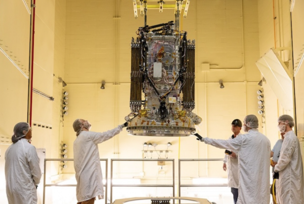 NASA đẩy nhanh sứ mệnh táo bạo cứu đài thiên văn sắp rơi xuống trái đất NASA đẩy nhanh sứ mệnh táo bạo cứu đài thiên văn sắp rơi xuống trái đất