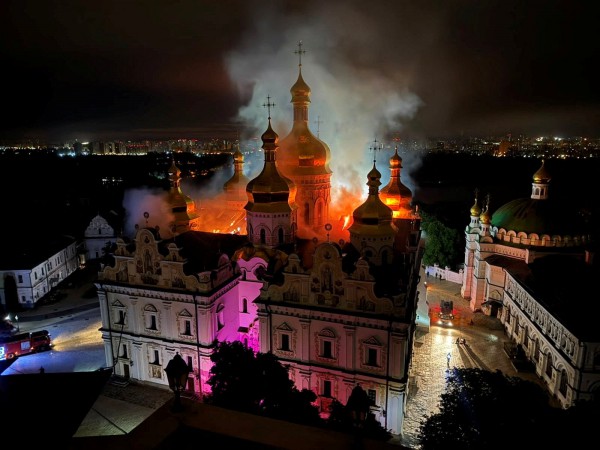 Nga nói tên lửa Mỹ gây cháy tu viện cổ của Ukraine