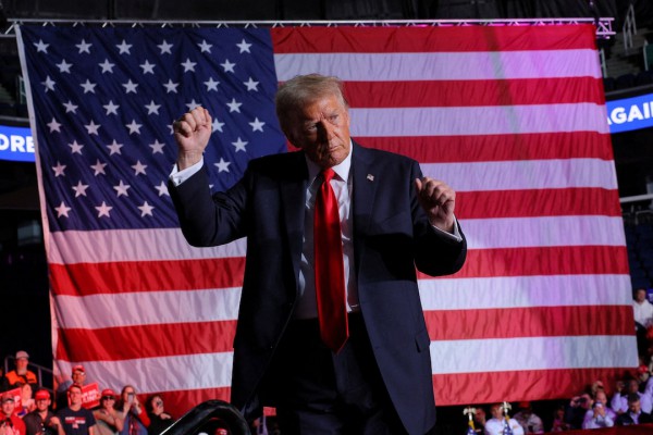 Nhiều nghệ sĩ rút khỏi concert của Mỹ, ông Trump nổi giận