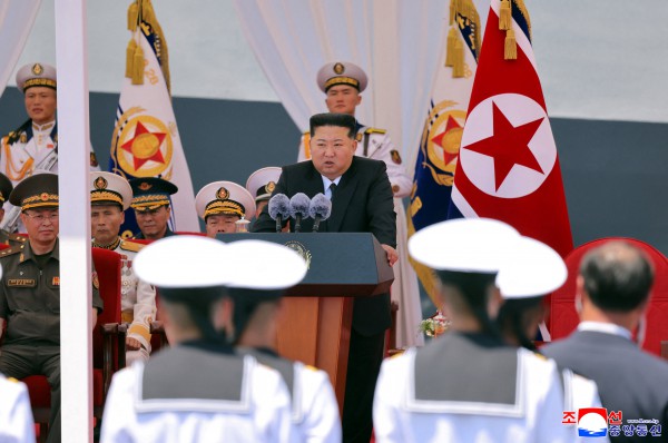 Ông Kim Jong-un giám sát thử vũ khí mới, Hàn Quốc muốn nối lại đối thoại