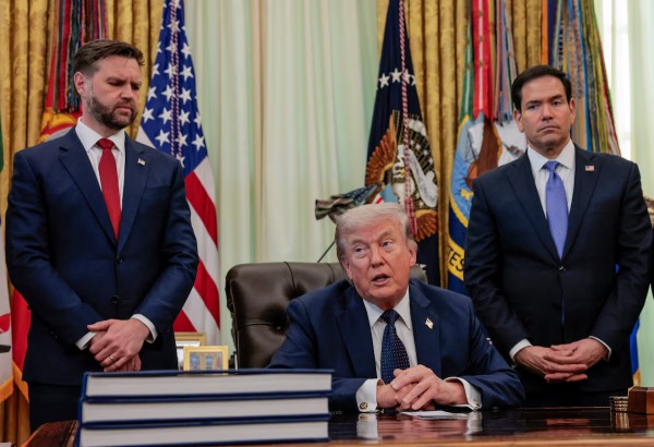 Ông Trump hé lộ liên danh 'bất khả chiến bại' cho bầu cử Mỹ 2028