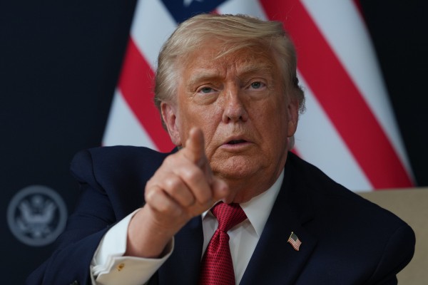 Ông Trump nói Mỹ sẽ thu phí qua eo biển Hormuz nếu đàm phán Iran thất bại Ông Trump nói Mỹ sẽ thu phí qua eo biển Hormuz nếu đàm phán Iran thất bại
