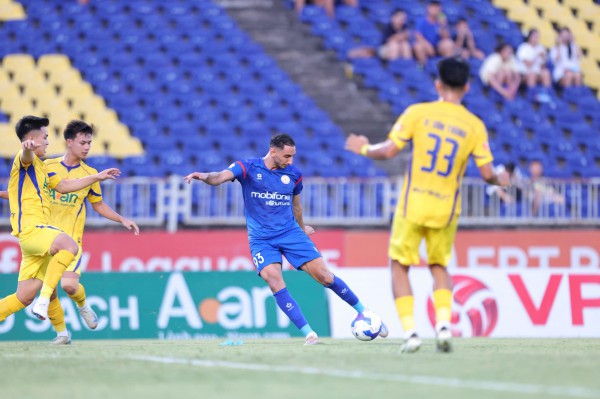 PVF-CAND bất ngờ đánh bại SLNA, đấu play-off giành vé trụ lại V-League