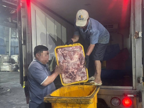 Phát hiện xe chở 250 kg thịt heo không rõ nguồn gốc giữa đêm ở TP.HCM