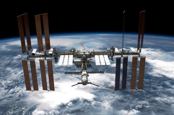 Phi hành đoàn trạm không gian ISS phải trú ẩn vì rò rỉ ở module Nga Phi hành đoàn trạm không gian ISS phải trú ẩn vì rò rỉ ở module Nga