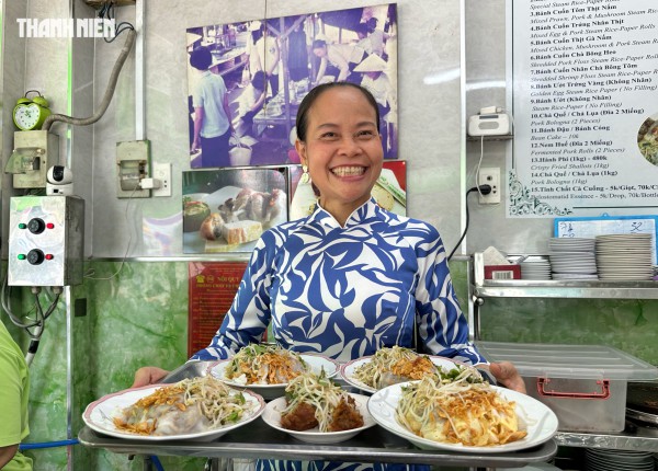 Quán bánh cuốn Michelin ở trung tâm TP.HCM: Thâm niên 65 năm, bà chủ có thói quen đặc biệt