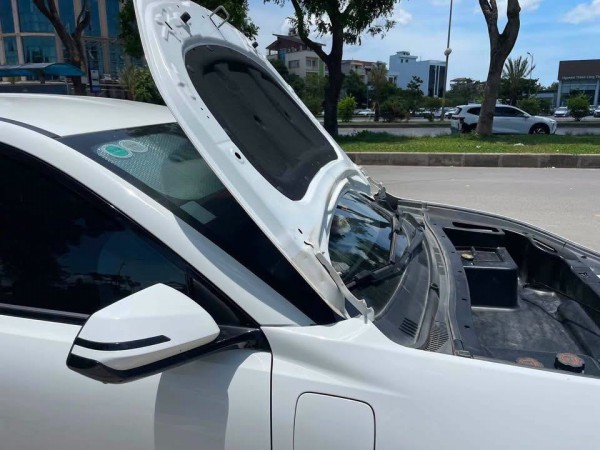 Rủi ro tai nạn từ lời khuyên 'mở hé nắp ca-pô cho mát máy'