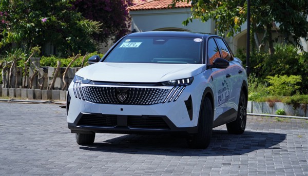 SUV châu Âu Peugeot 3008 mới tại Việt Nam có 2 phiên bản, giá từ 1,279 tỉ