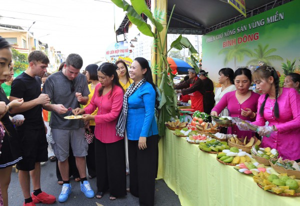 Tết Đoan Ngọ ở Bình Đông hứa hẹn hấp dẫn Tết Đoan Ngọ ở Bình Đông hứa hẹn hấp dẫn