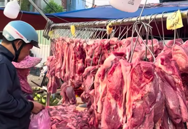 Thực phẩm dồi dào, giá giảm mạnh