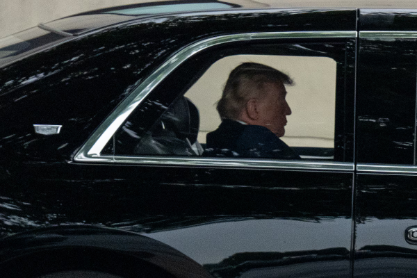 Tổng thống Trump cần đến 22 bác sĩ chuyên khoa khám sức khỏe