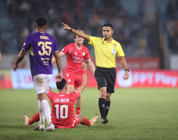 Trọng tài Malaysia và Thái Lan điều hành bán kết Cúp quốc gia: HLV Popov yên tâm chưa? Trọng tài Malaysia và Thái Lan điều hành bán kết Cúp quốc gia: HLV Popov yên tâm chưa?