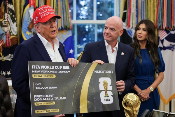 Vì sao giá vé World Cup tăng ‘khủng’ hơn 60,6 tỉ đồng/vé: FIFA hưởng lợi bao nhiêu? Vì sao giá vé World Cup tăng ‘khủng’ hơn 60,6 tỉ đồng/vé: FIFA hưởng lợi bao nhiêu?