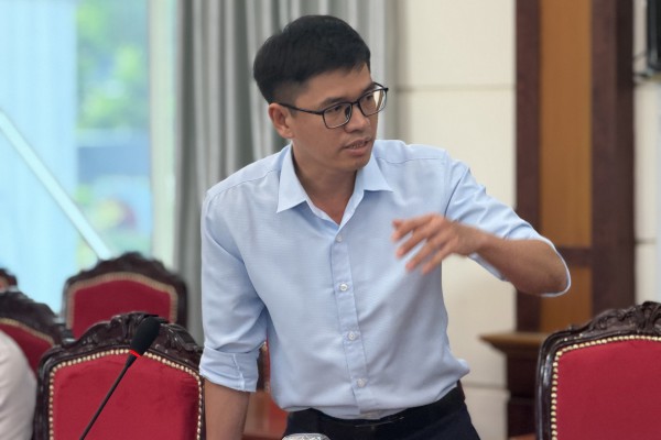 Web lậu, sách lậu hoành hành: 'Khi kiện được thì má đã sưng' Web lậu, sách lậu hoành hành: 'Khi kiện được thì má đã sưng'