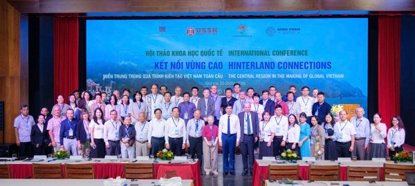 Xóa bỏ định kiến 'chiếc đòn gánh', trả lại vị thế cho miền Trung Xóa bỏ định kiến 'chiếc đòn gánh', trả lại vị thế cho miền Trung
