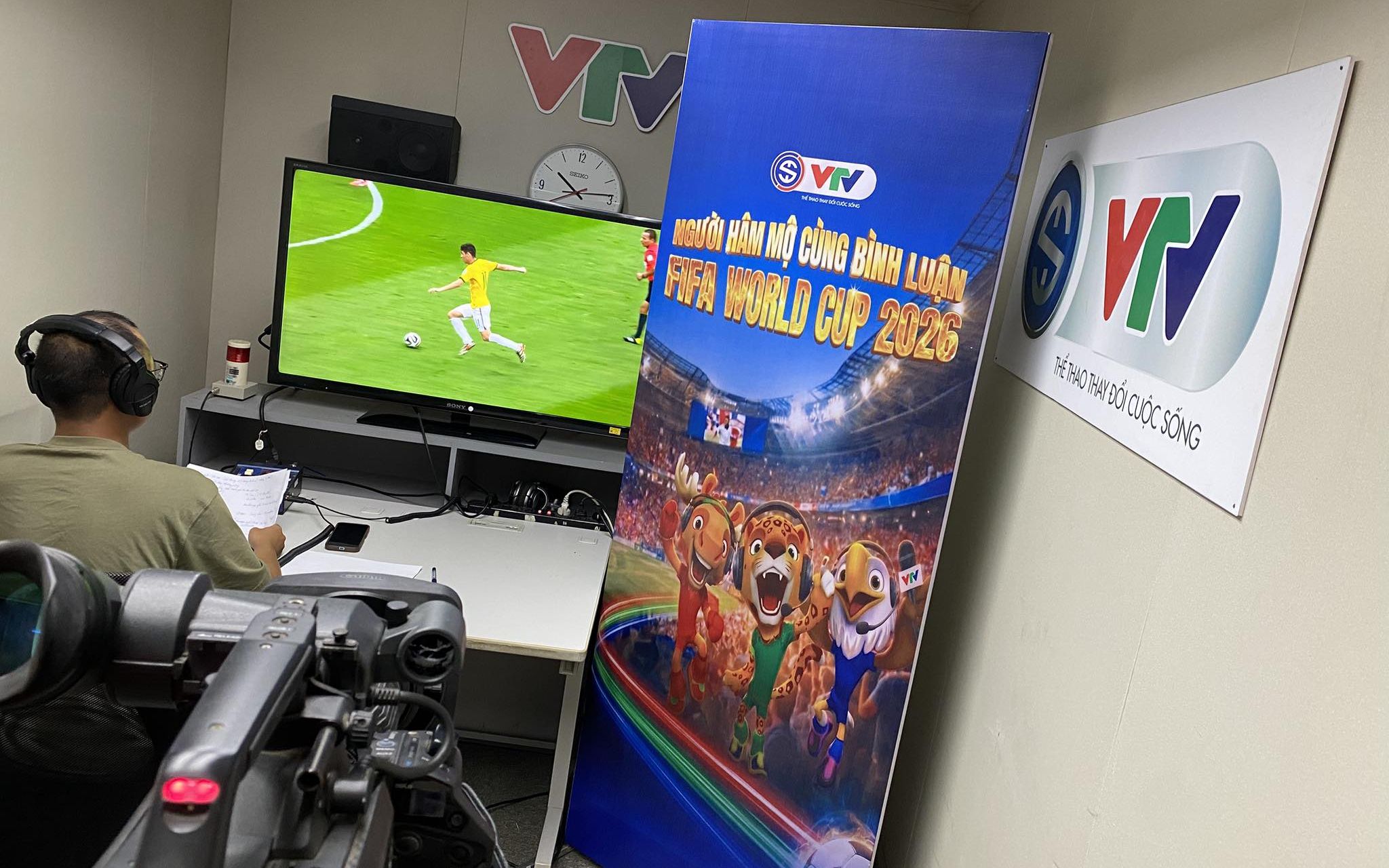 Lộ diện 16 người hâm mộ cùng bình luận FIFA World Cup 2026™ trên VTV - Ảnh 3.