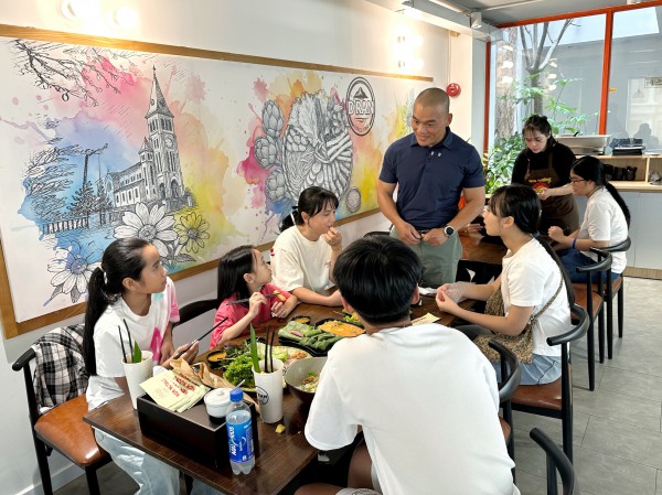 Học sinh mang điểm thi... đi ăn nem nướng, có người được giảm hơn 90% ở TP.HCM Học sinh mang điểm thi... đi ăn nem nướng, có người được giảm hơn 90% ở TP.HCM