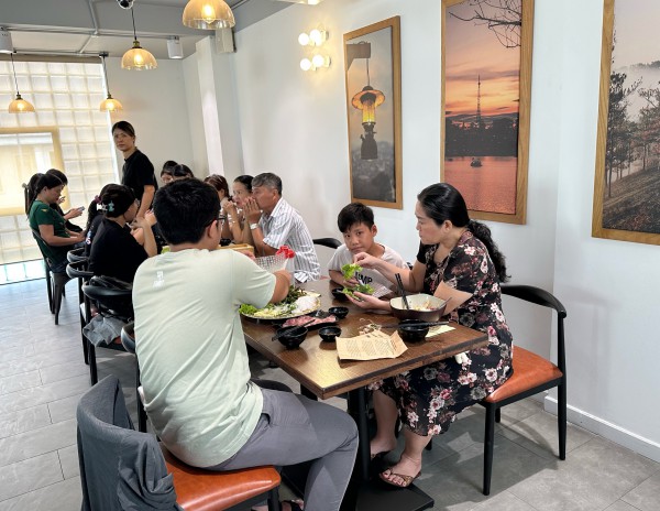 Học sinh mang điểm thi... đi ăn nem nướng, có người được giảm hơn 90% ở TP.HCM Học sinh mang điểm thi... đi ăn nem nướng, có người được giảm hơn 90% ở TP.HCM
