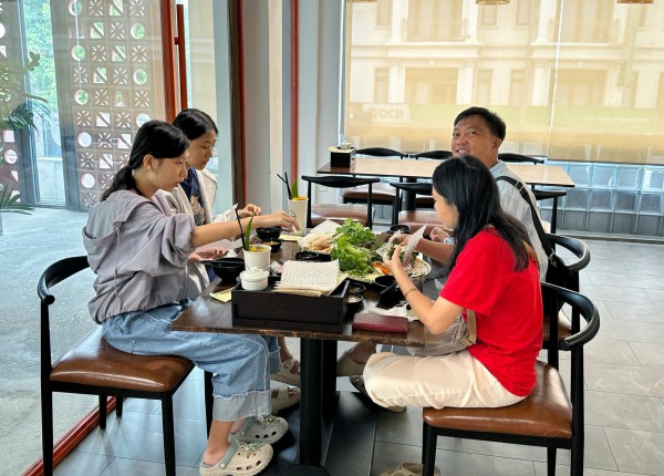 Học sinh mang điểm thi... đi ăn nem nướng, có người được giảm hơn 90% ở TP.HCM Học sinh mang điểm thi... đi ăn nem nướng, có người được giảm hơn 90% ở TP.HCM