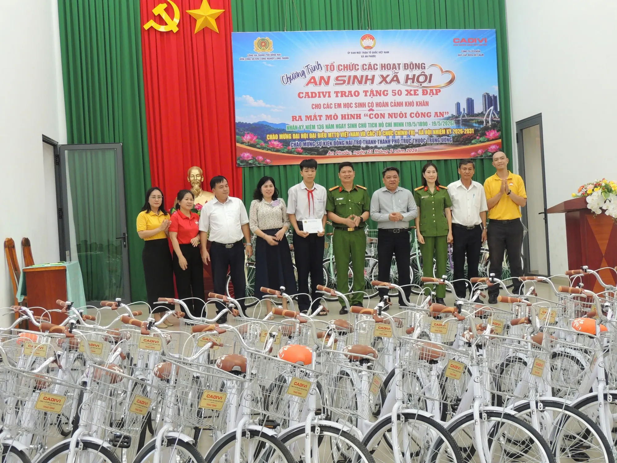 Mô hình "Con nuôi Công an" và những hoạt động ý nghĩa tiếp sức cho học sinh nghèo tới trường