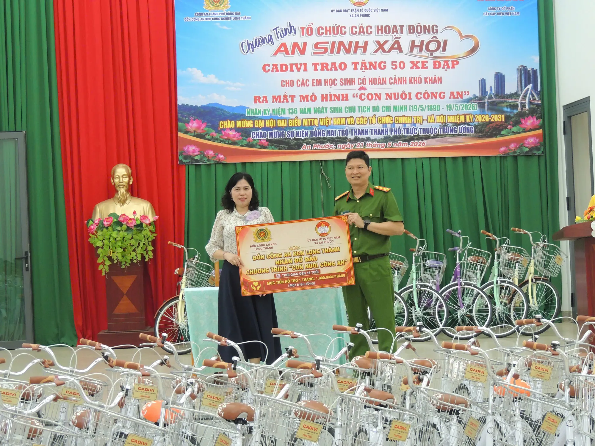 Mô hình "Con nuôi Công an" và những hoạt động ý nghĩa tiếp sức cho học sinh nghèo tới trường