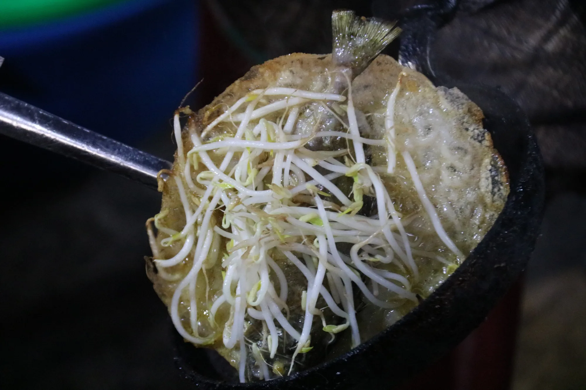 Về làng Chuồn ăn bánh khoái cá kình